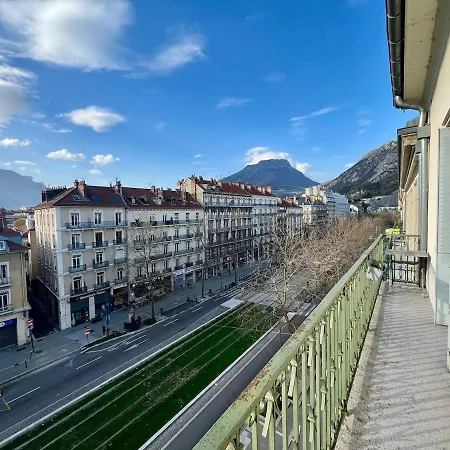 2 Chambres, Parking Privé, Gare à 5 Min Grenoble