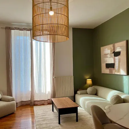 2 Chambres, Parking Privé, Gare à 5 Min Grenoble