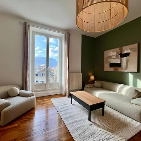 2 Chambres, Parking Privé, Gare à 5 Min * Grenoble